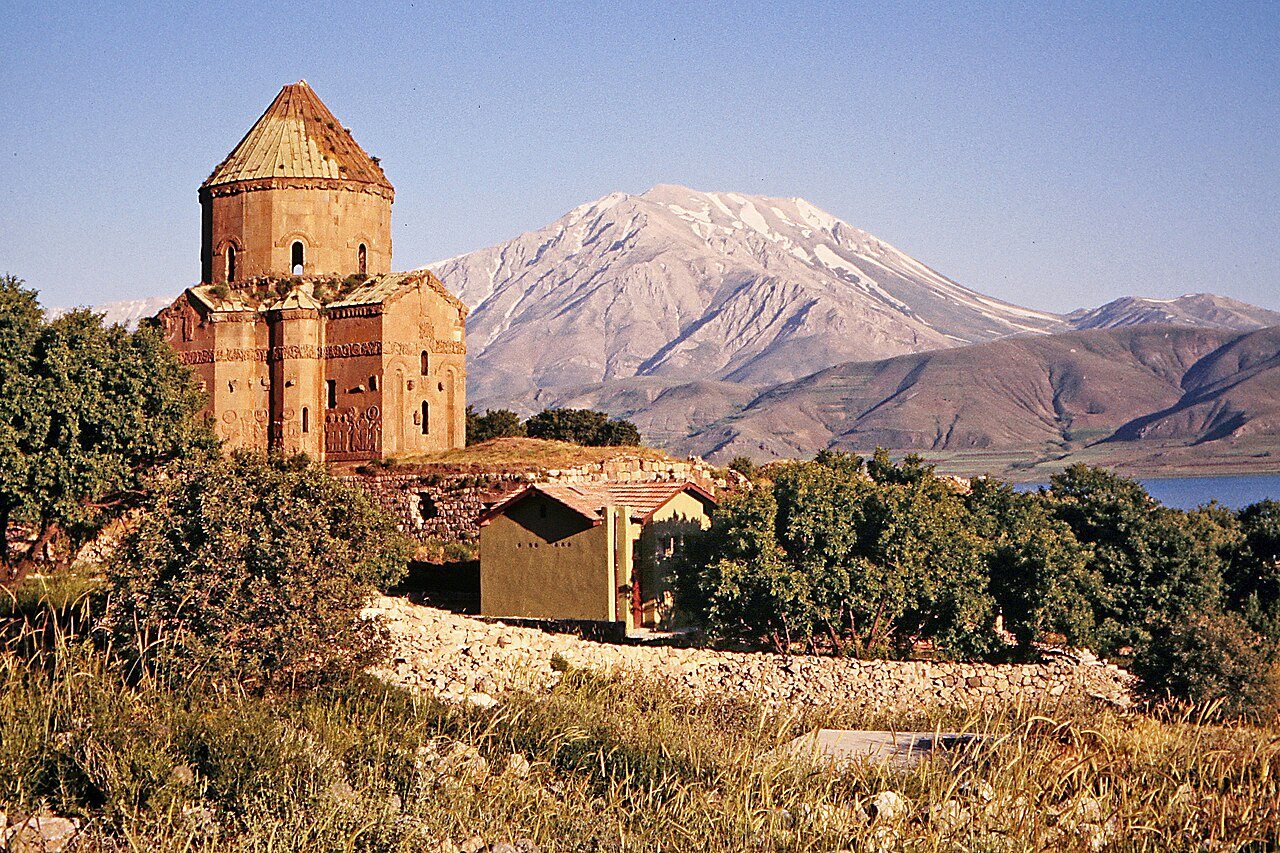 00 0390 Lake Van, church on Akdamar Island