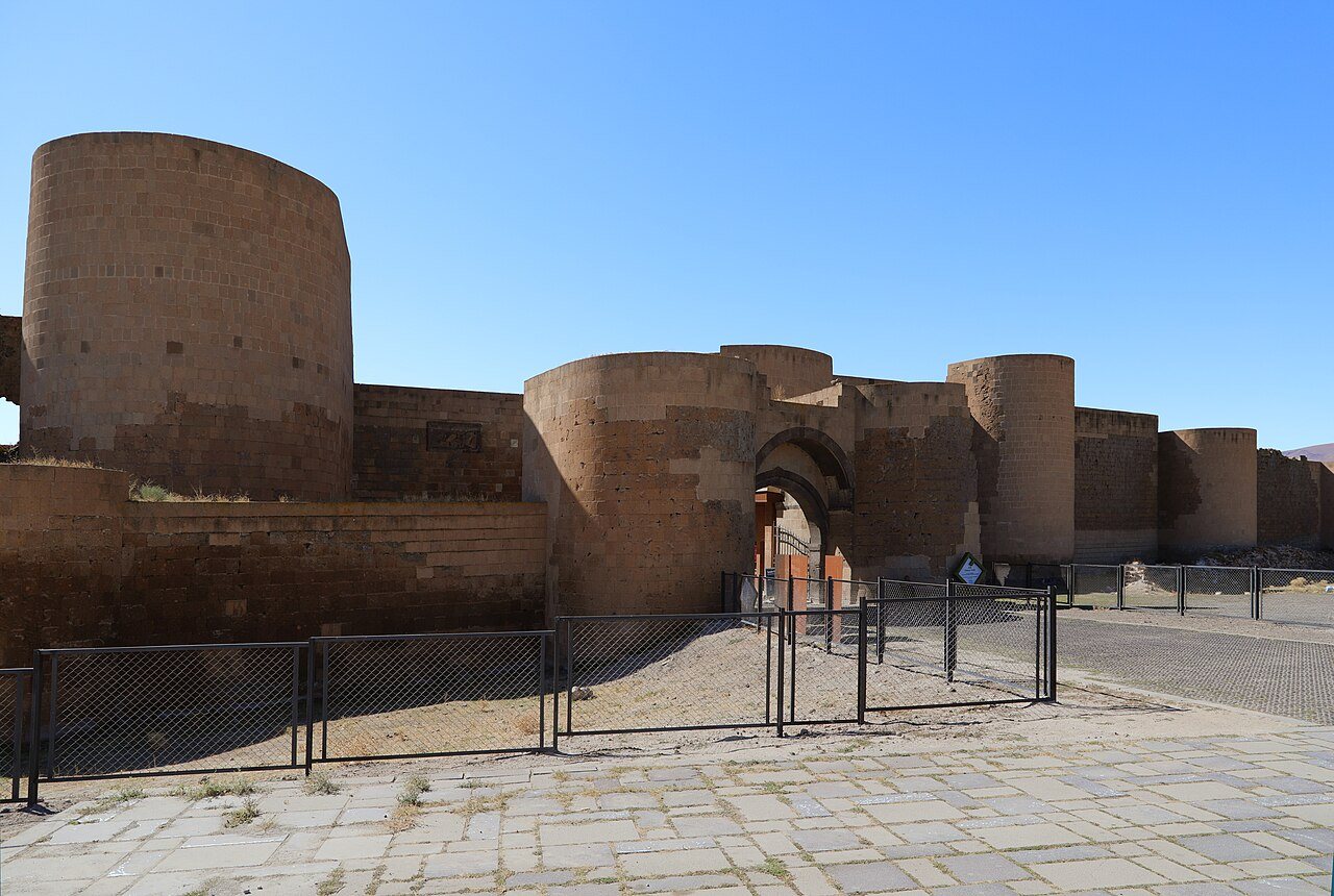 Ani, rovine, le mura 03