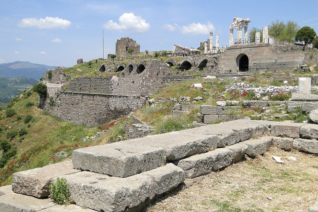 Bergama Akropolü · Yakından keşfet