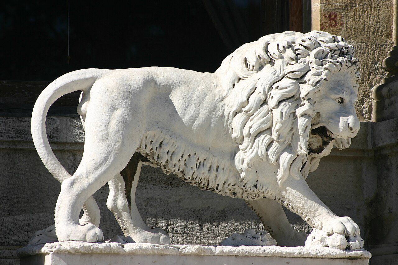 Beylerbeyi Palace - Lion statue