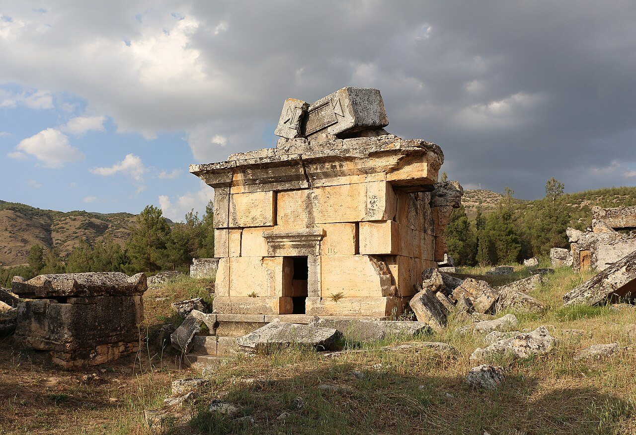 Necropolis of Hierapolis 03