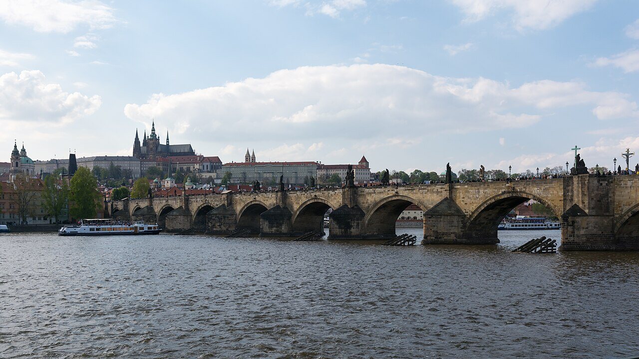 Praha Charles Bridge 20170430 01